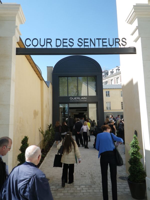 secret gardens of versailles, cour des senteurs entrance