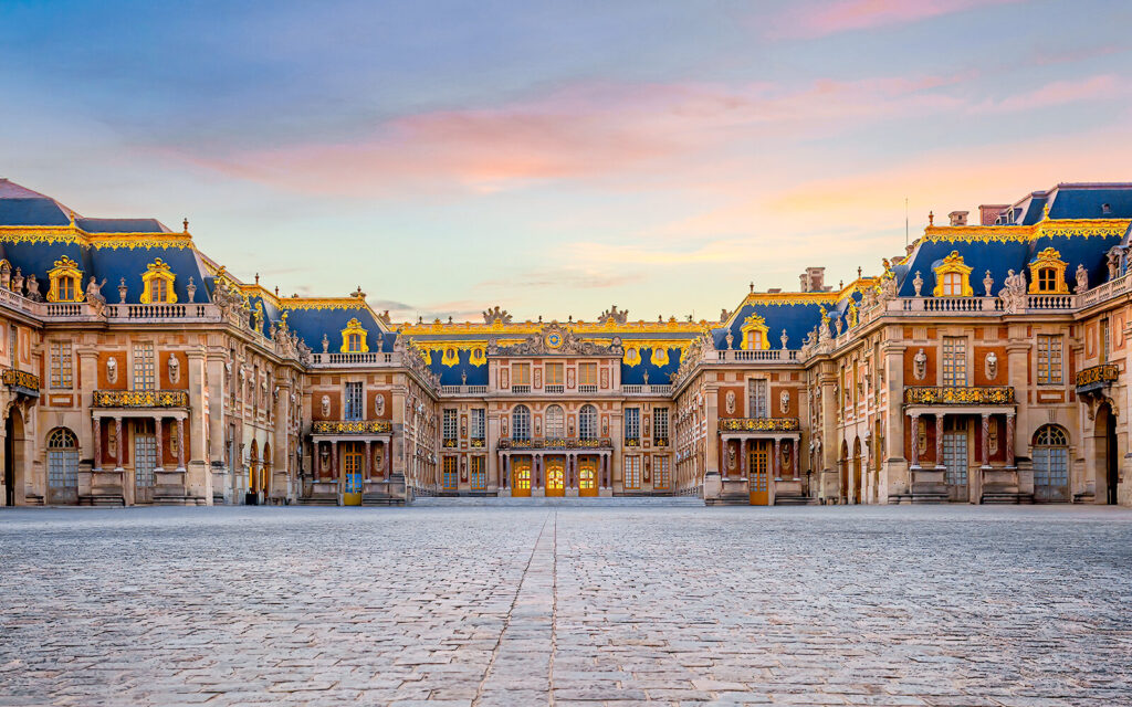 who designed the palace of versailles