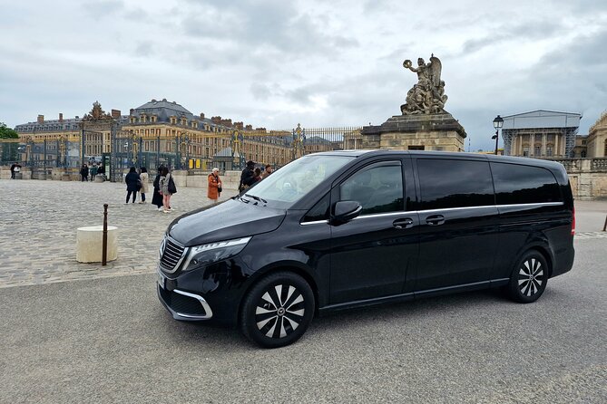 Black van parked in front of the Versailles castle